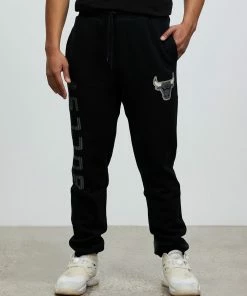 Mitchell & Ness Tonal Bleach Logo Tracks Bulls Black