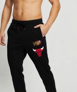 Mitchell & Ness Hometown Fleece Joggers Chicago Bulls Black -Men's Pants Online Shop http3A2F2Fstatic.theiconic.com .au2Fp2Fmitchell ness 5472 4949621 4