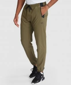 RVCA Sport Yogger Stretch Track Pant OLIVE -Men's Pants Online Shop http3A2F2Fstatic.theiconic.com .au2Fp2Frvca sport 3538 1222821 3